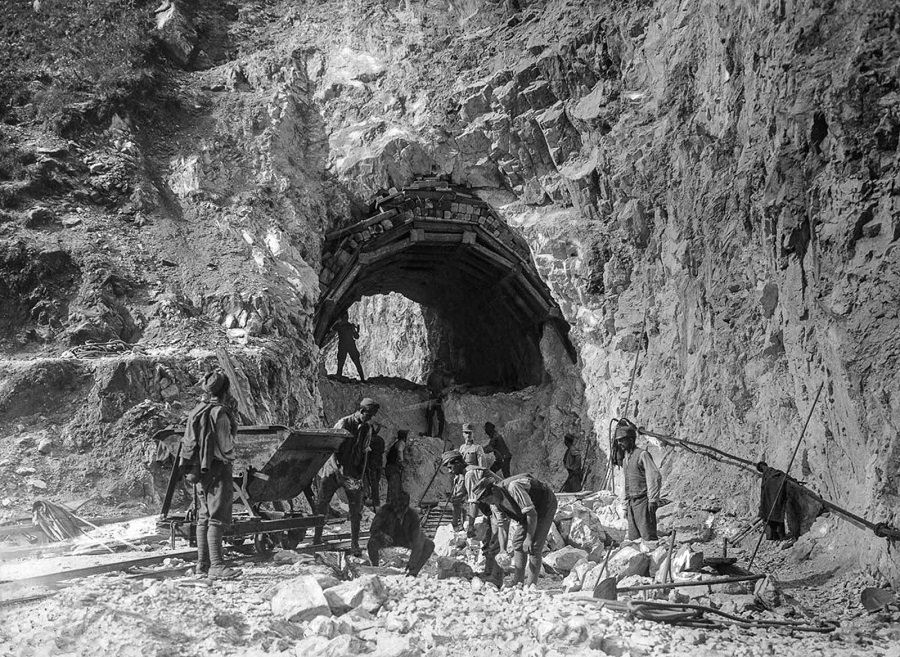 Austrian soldiers construct a tunnel near the front. 1918.
