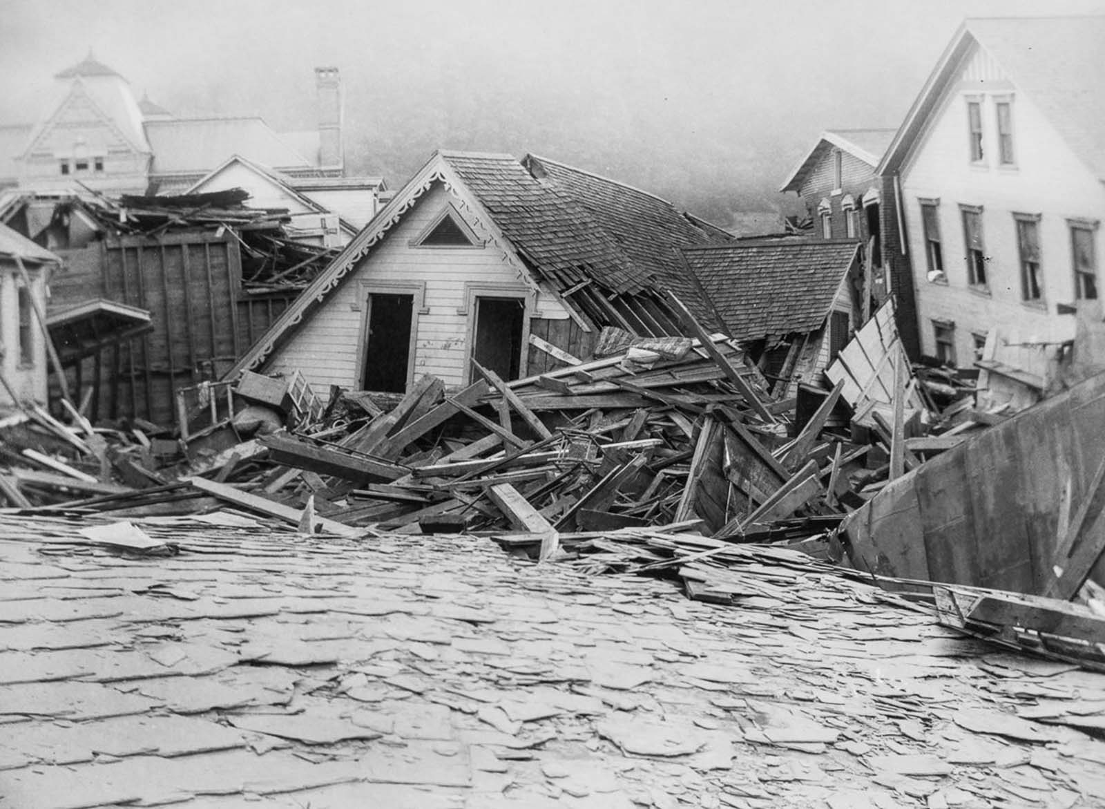 With a volumetric flow rate that temporarily equaled the average flow rate of the Mississippi River, the flood killed more than 2,200 people.