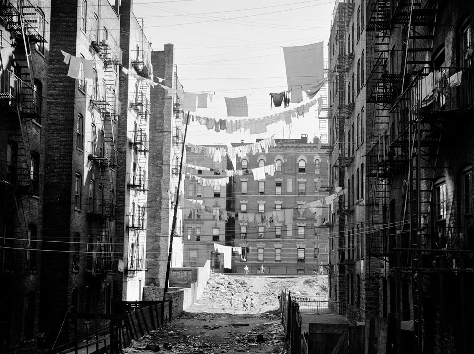 Vacant Lot between Buildings at 148th St., 1939. (Museum of the City of New York)