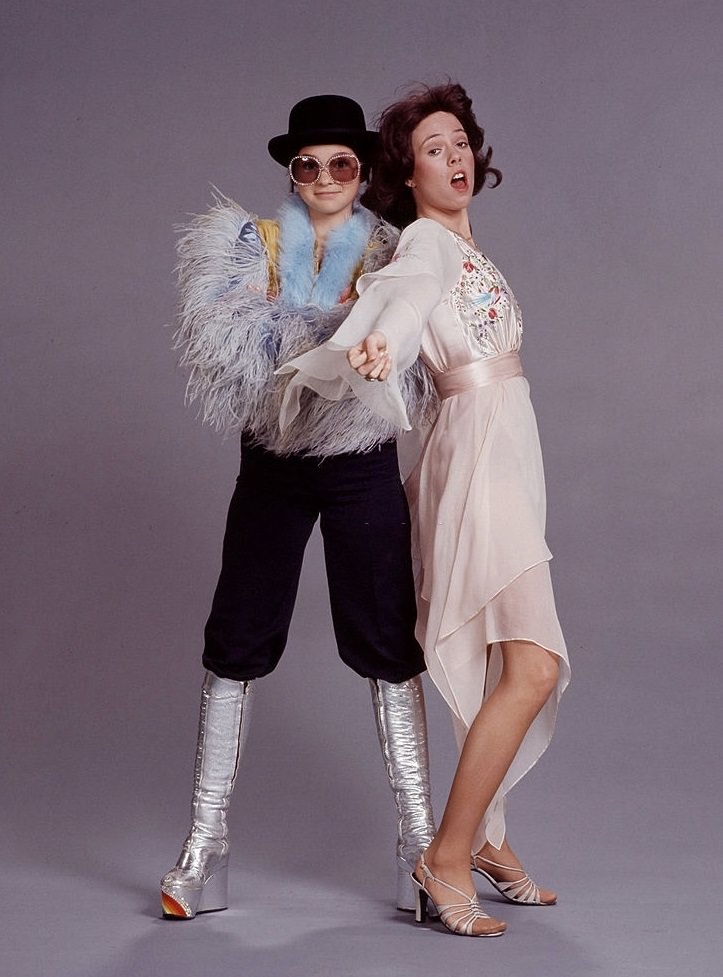 Mackenzie Phillips with Valerie Bertinelli, 1976
