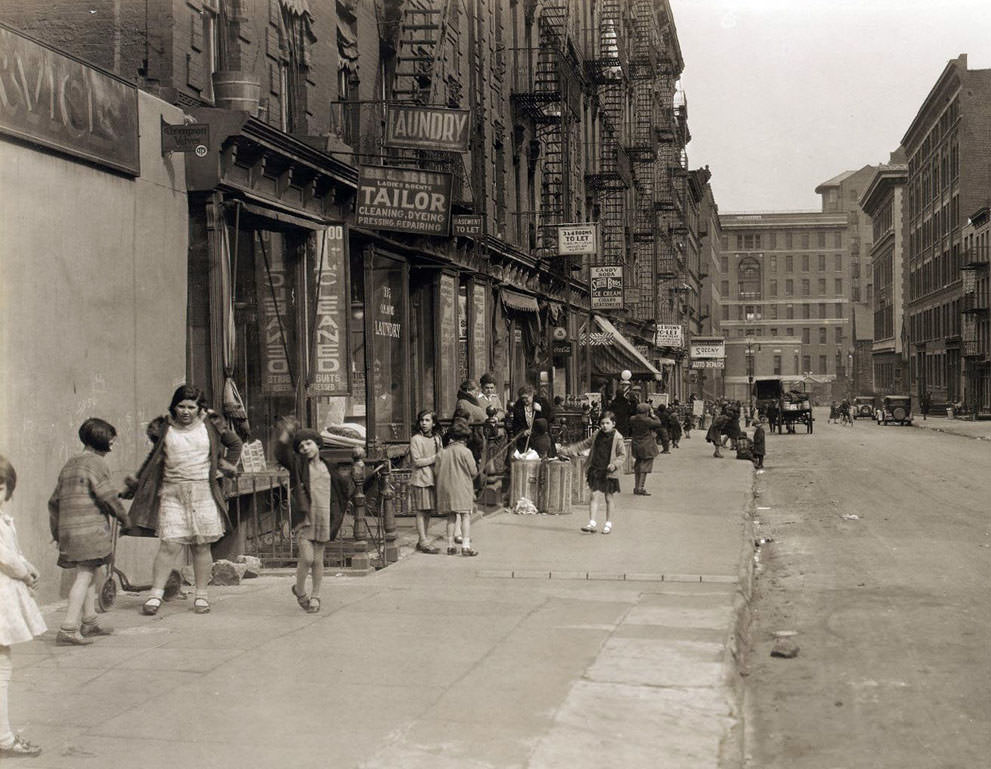 28th Street looking east from Second Avenue, Mnhattan, April 1931