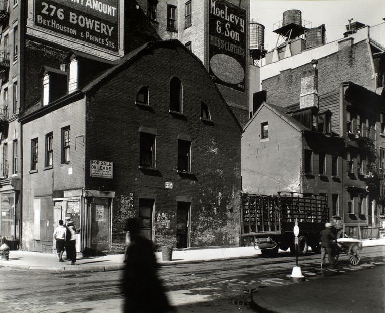 Mulberry and Prince Streets, October 25, 1935
