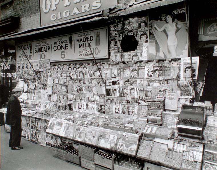 Newsstand, 32nd Street and Third Avenue, November 19, 1935