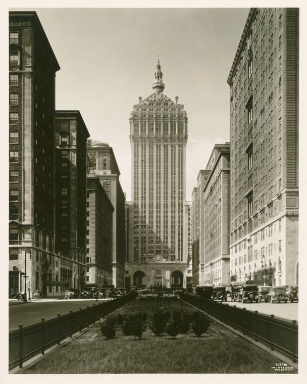 The New York Central Building at center, 230 Park Avenue - East 45th Street