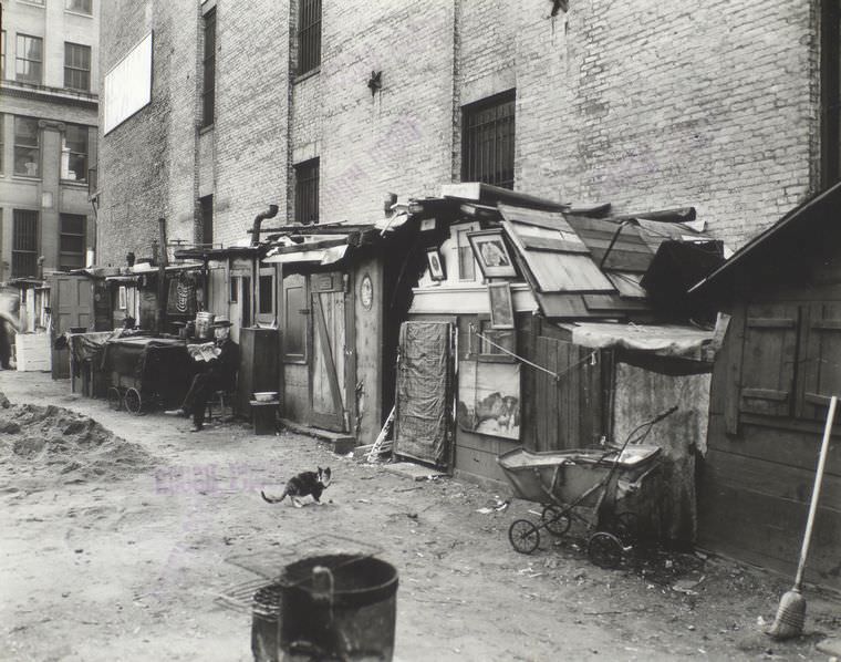 Unemployed and huts, Mercer Street, Manhattan, October 25, 1935