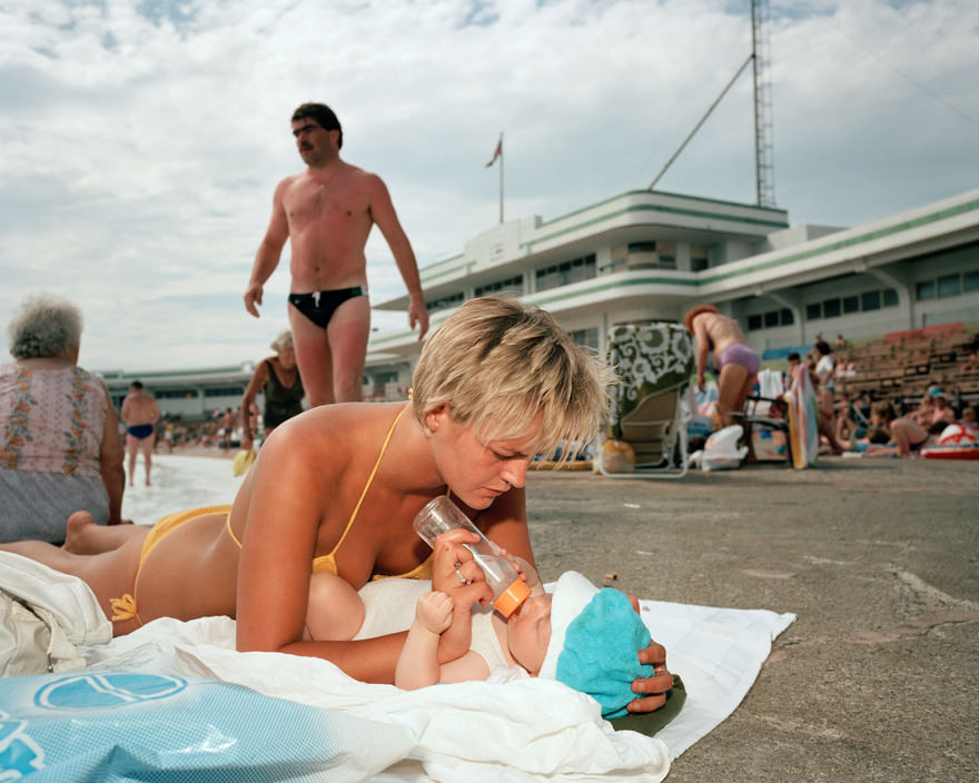 Gritty Photos of New Brighton from 1980s That Show How Working Class Enjoyed Their Holidays On Sea Side Resort