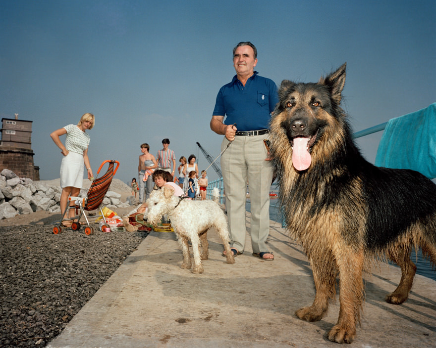 Gritty Photos of New Brighton from 1980s That Show How Working Class Enjoyed Their Holidays On Sea Side Resort