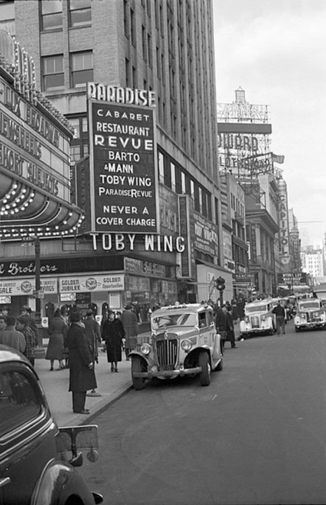 Paradise Cabaret Restaurant in the Brill Building, New York,1937