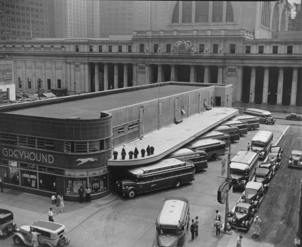 Looking south at Greyhound Bus Terminal, 33rd and 34th Streets between Seventh and Eighth Avenues, Manhattan.