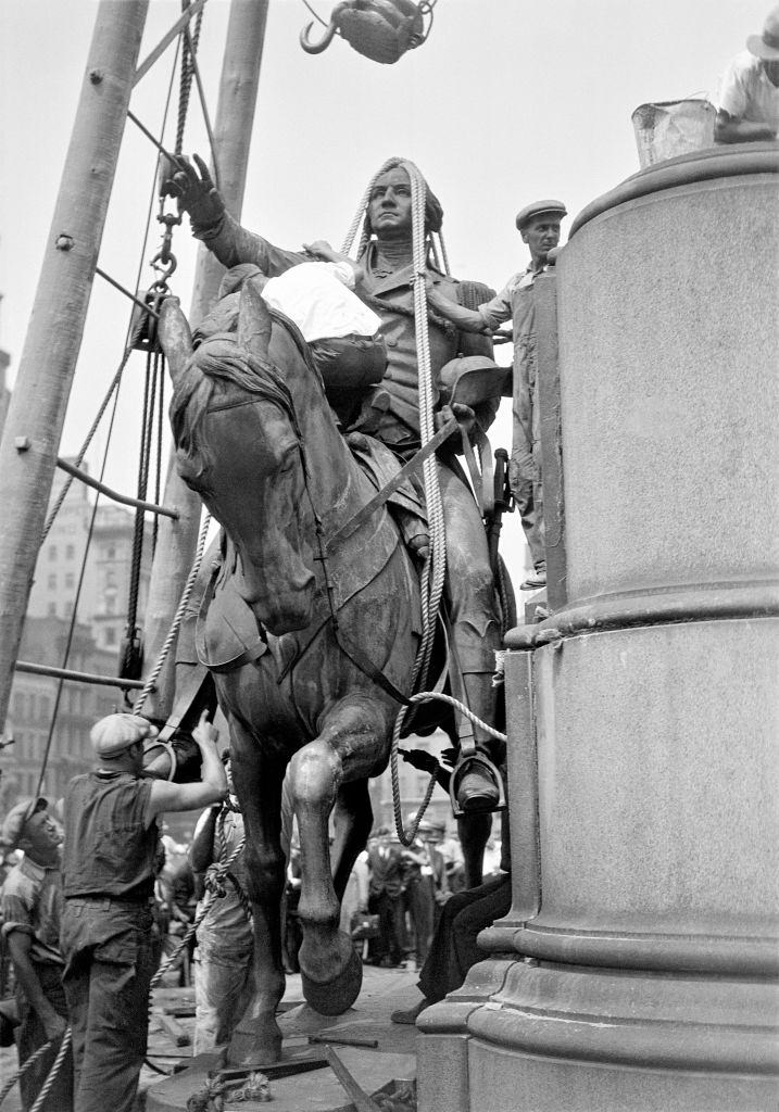 Preparing to Hoist Washington Statue in Union Square, New York City, 1930.