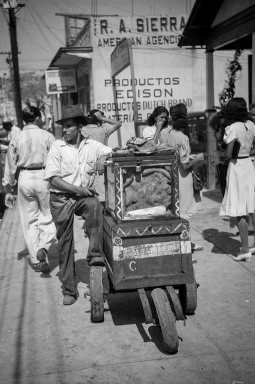 A street vendor in Santurce.