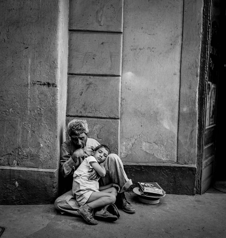 A beggar and child in San Juan.