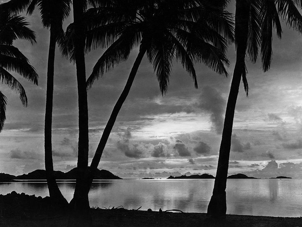 A view of islands in the Great Barrier Reef off the coast of Queensland in northeast Australia, circa 1935.