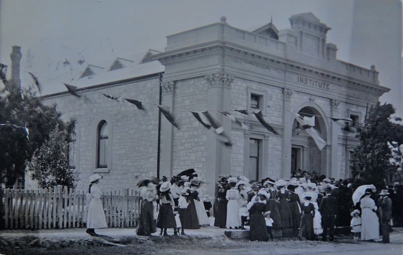 Bordertown Institute, circa 1909