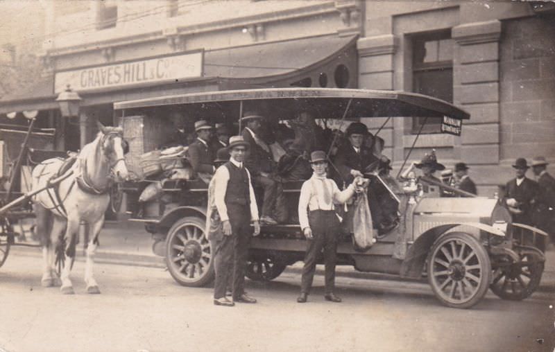 Adelaide to Mannum bus, 1909
