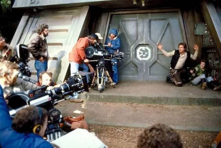 A behind the scenes look at one of Return Of The Jedi's climactic battles.