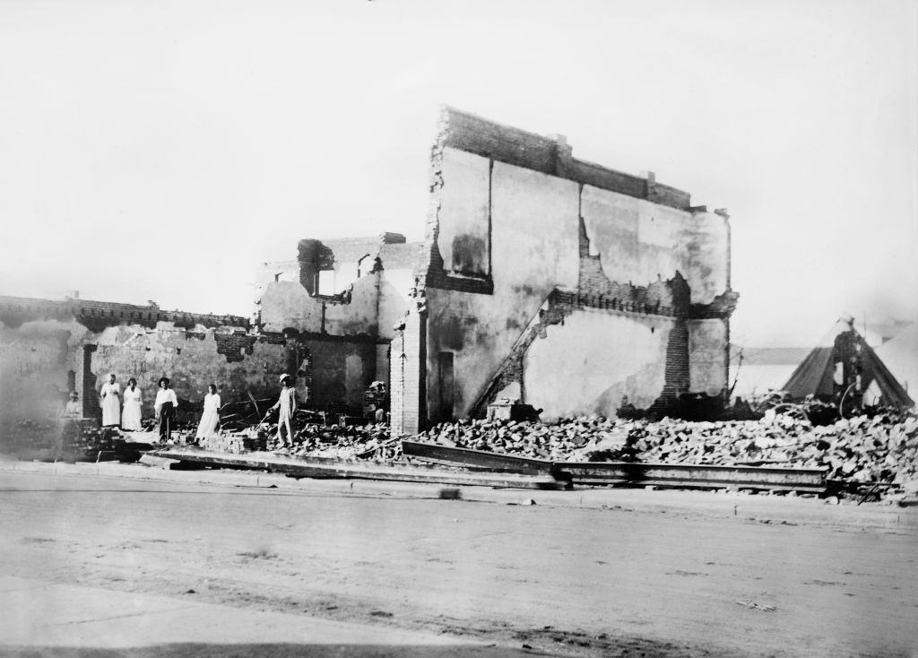 Woods épület a verseny zavargása után, Tulsa, 1921. június.
