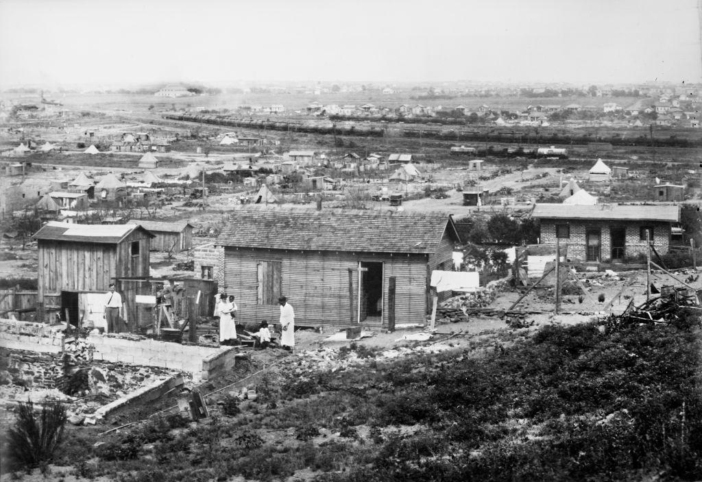 A Race Riots által okozott tűzoltás utáni rekonstrukció, Tulsa, 1921. június.