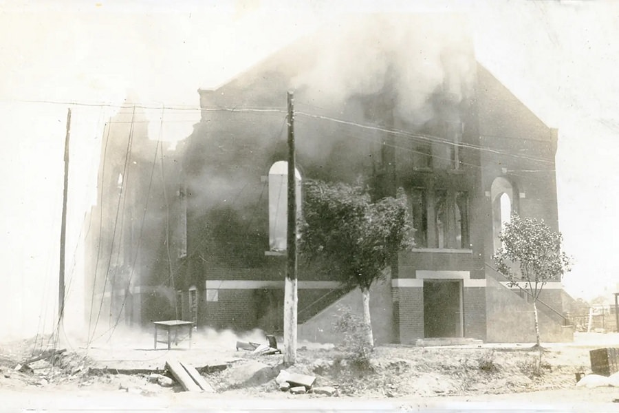 A templom romokban maradt a tulsa 1921 júniusi mészárlás után.