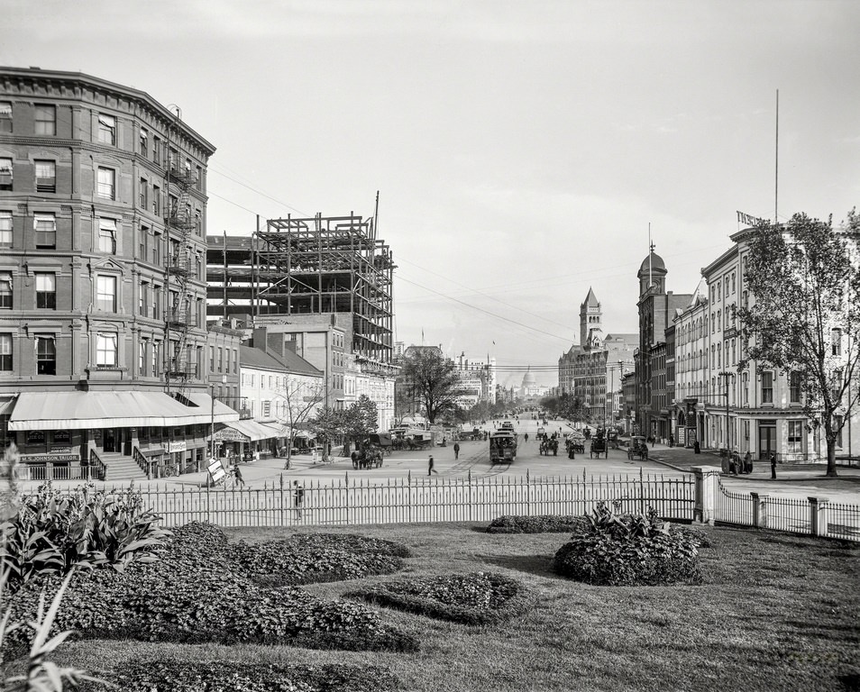 Pennsylvania Avenue from Treasury building. Washington, D.C. , November 1900.