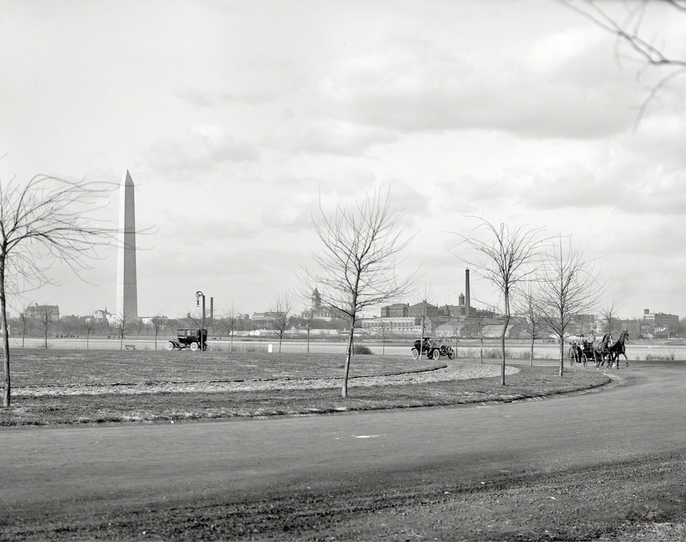 The Boulevard, Potomac Park, Washington, D.C., 1908.