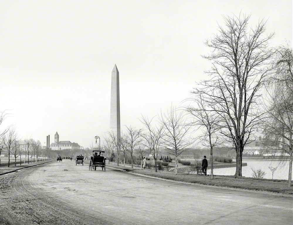 The Boulevard, Potomac Park. Washington, D.C., circa 1908.