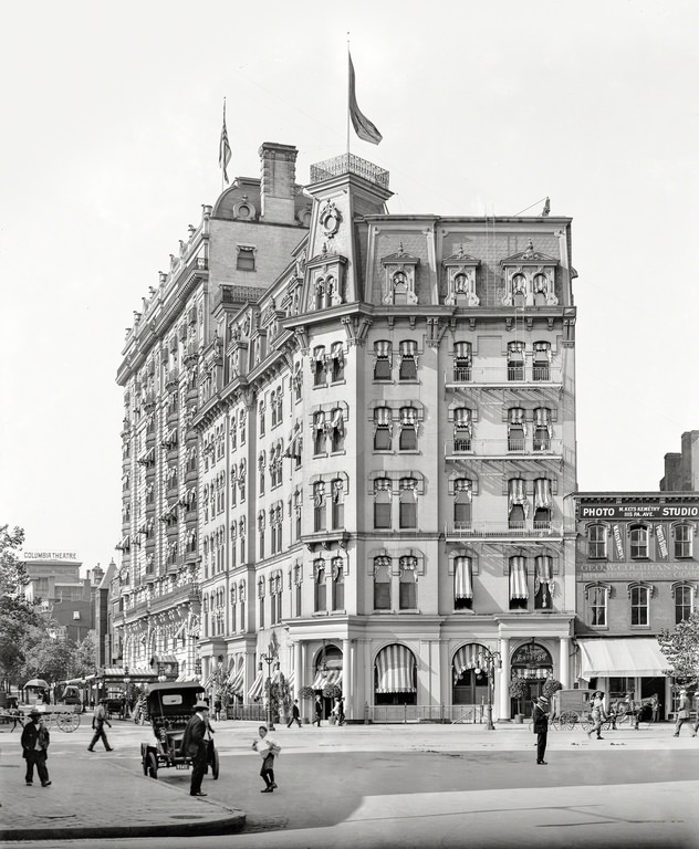 Raleigh Hotel, Washington, D.C., circa 1908.