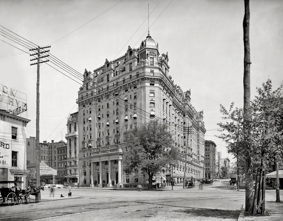 Willard Hotel, Washington, D.C., circa 1904.