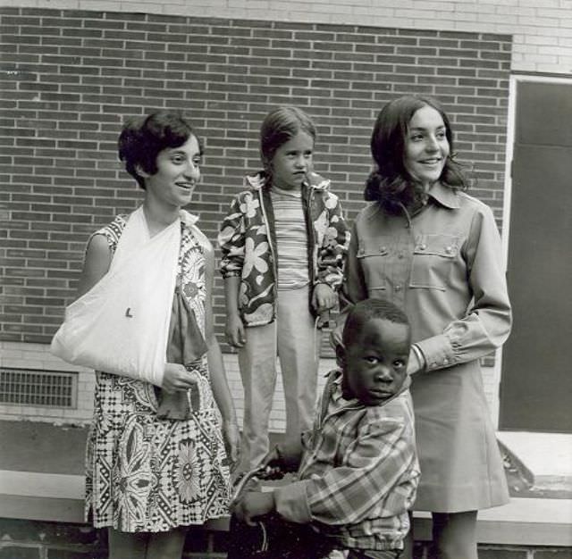 Linda Salamy and Mary Czubakowski with two children
