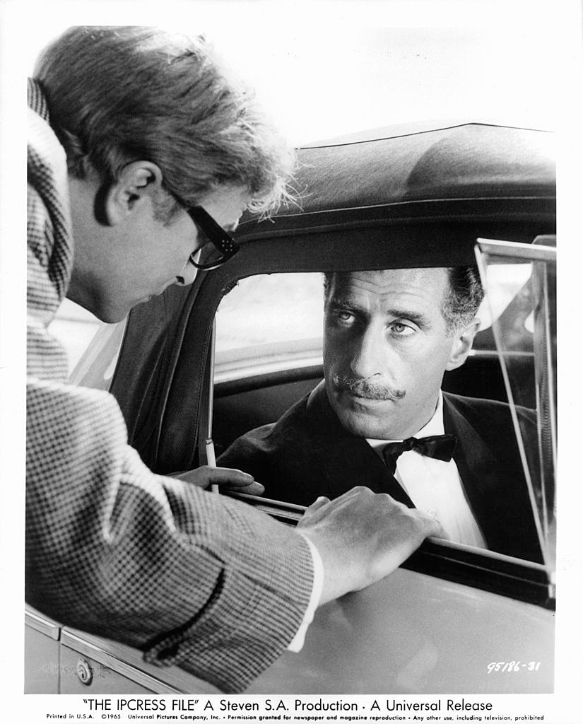 Michael Caine talking with Nigel Green, 1965.