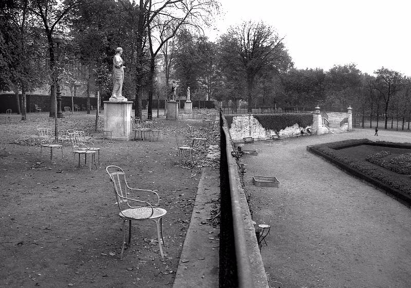 Near Musee du Louvre, Grand Bassin Rond and Metro Tuileries, Paris, 1971