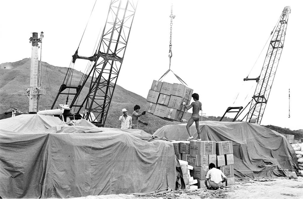 Workers at the new Chai Wan Cargo Pier. 18 Aug 1981