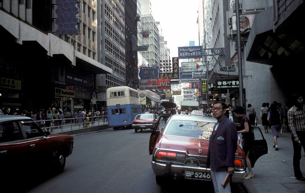 A street of the old district of Queen's Road. Hong Kong, 1980s.