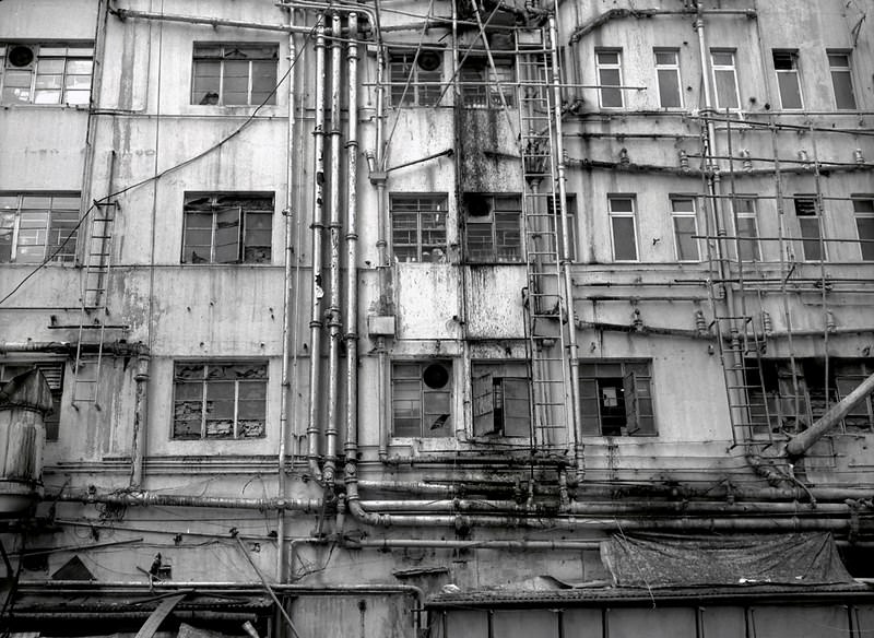 Chungking Mansion,located at 36-44 Nathan Road in Tsim Sha Tsui, 1986.