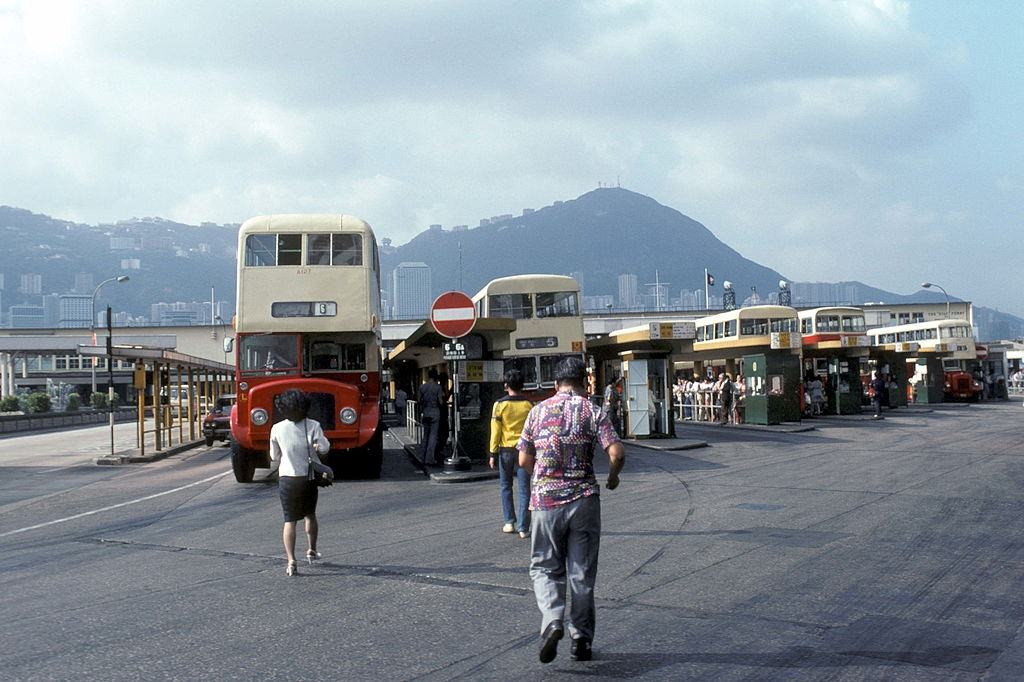 The coach station of the shipping terminal of the ferries of Kowloon, 1980.
