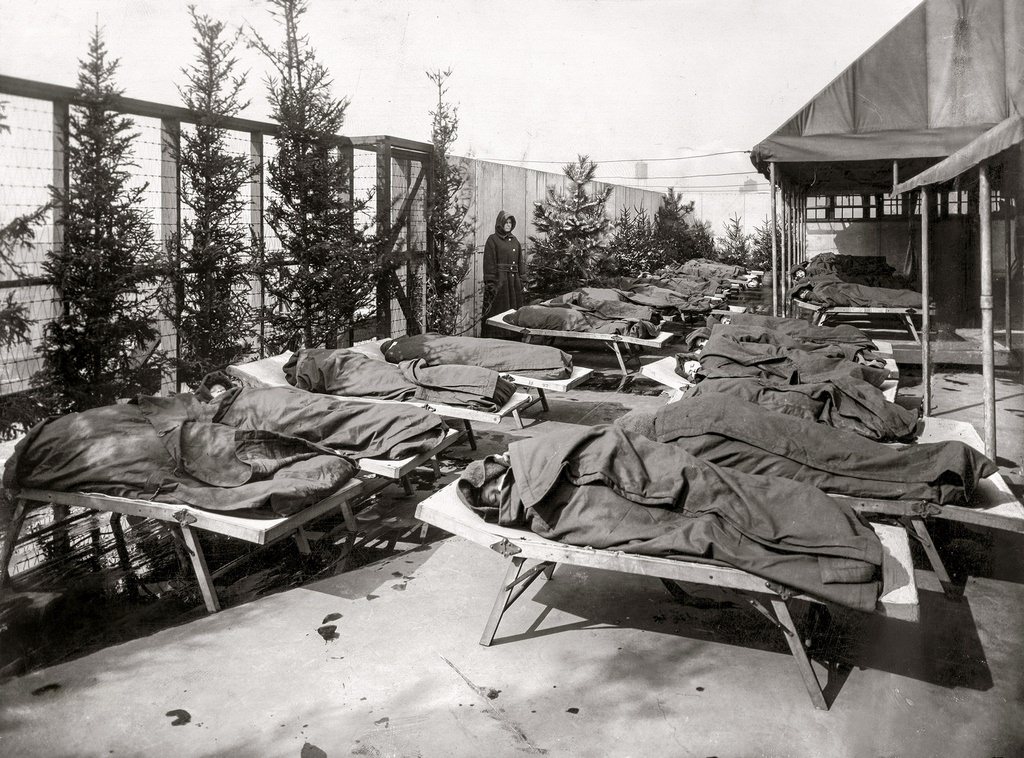 Elizabeth McCormick Open Air School No. 2, on roof of Hull House boys club, 1917.