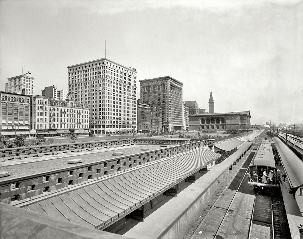 Van Buren Street Station. View north along Michigan Avenue. Chicago circa 1915.