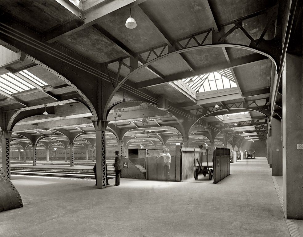 Chicago train sheds, Chicago & North Western Railway. Circa 1911-1915.