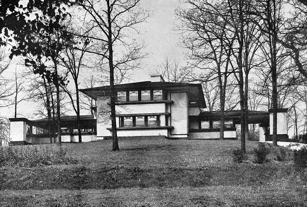 Evans house east facade with porch to left and porte cochere to right, Chicago, 1912.