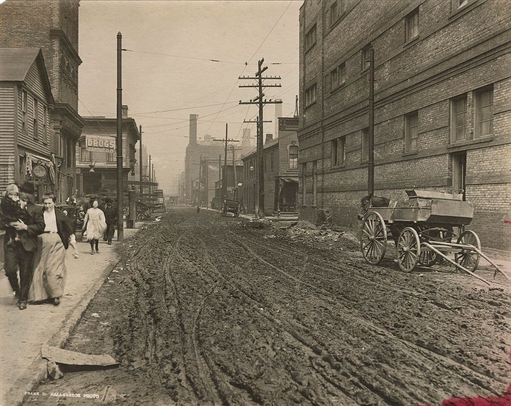 View of Jefferson Street north from Ewing Street. Chicago circa 1910s.