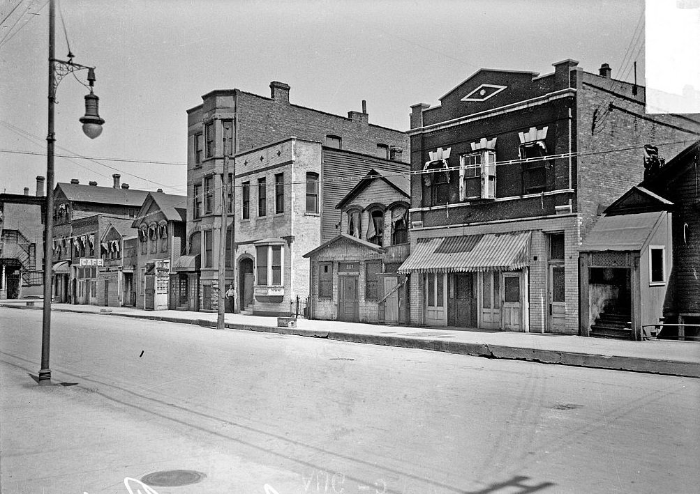 Houses on Federal Street, in the Levee District, Chicago, 1914.