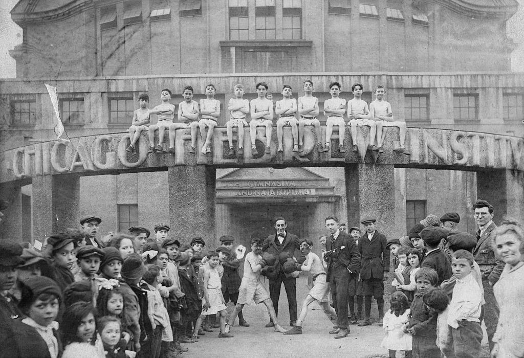 Boys boxing in front of Chicago Hebrew Institute gymnasium and natatorium at Taylor and Lytle Streets in Chicago, 1915.