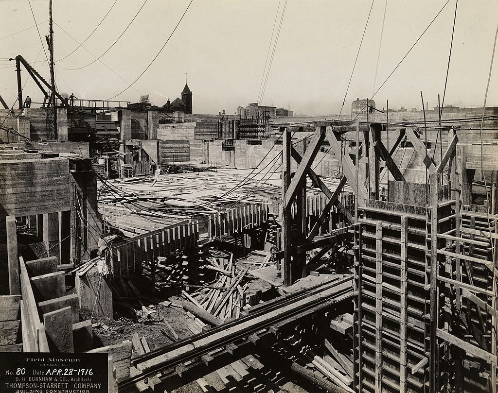Field Museum construction site of men hauling materials up to outer wall, Chicago, 1916.
