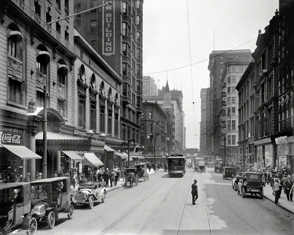 Madison Street, Hotel Brevoort & La Salle Opera House. Chicago ca. 1910.