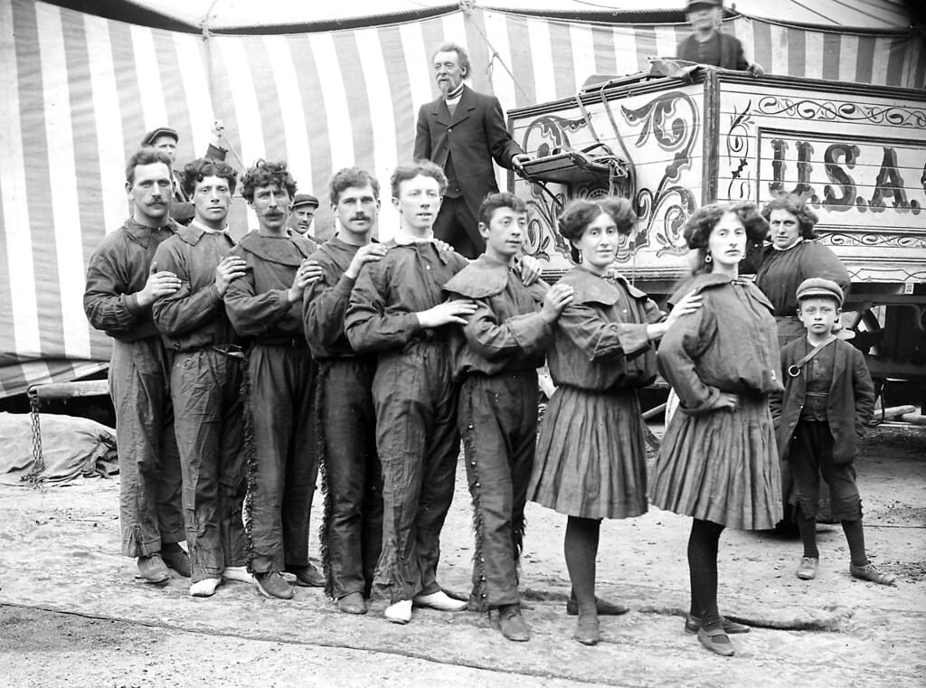 A group of performers from Buff Bill's Circus, 1910s.