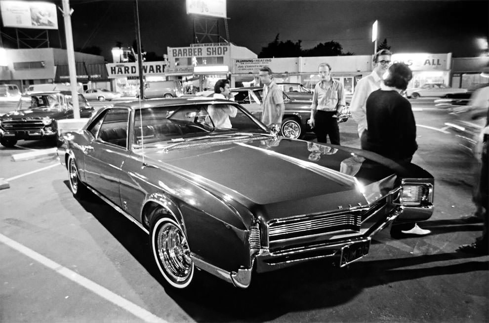 Stunning Vintage Photos Of Cruising Van Nuys Boulevard In The Summer Of 1972