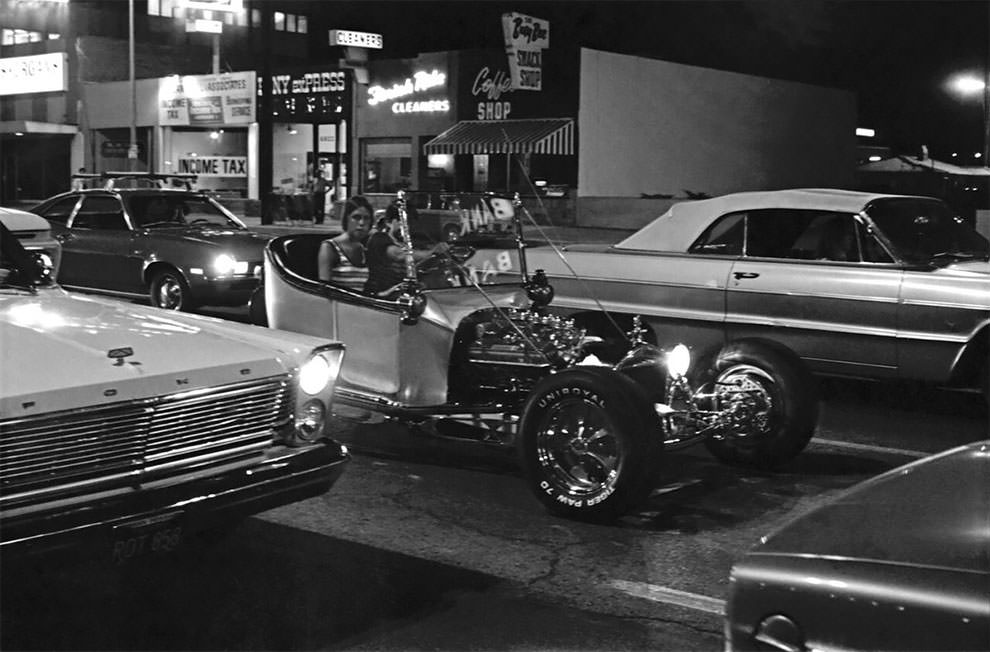 Stunning Vintage Photos Of Cruising Van Nuys Boulevard In The Summer Of 1972