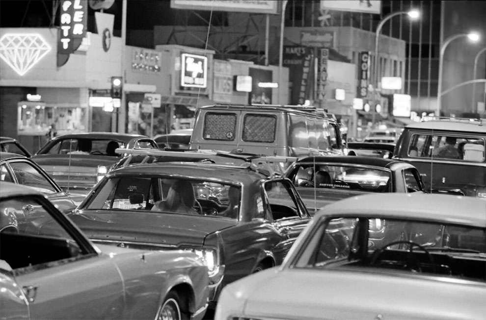 Stunning Vintage Photos Of Cruising Van Nuys Boulevard In The Summer Of 1972