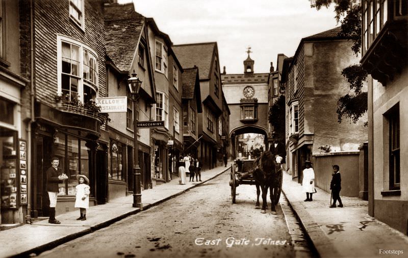 East Gate, Totnes, Devon, circa 1910s