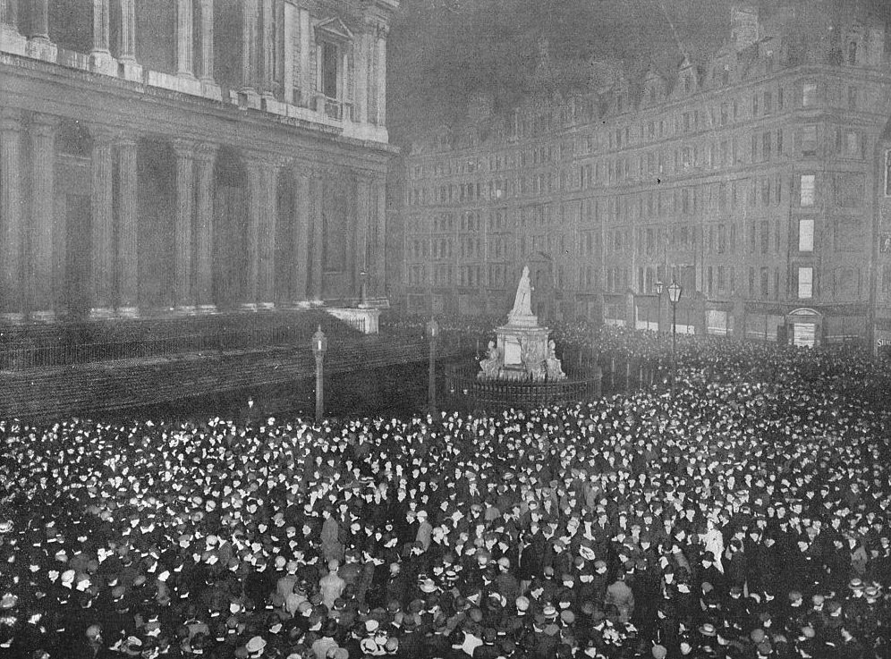 Twelve O'Clock on New Year's Eve Outside St. Paul's Cathedral', circa 1902.